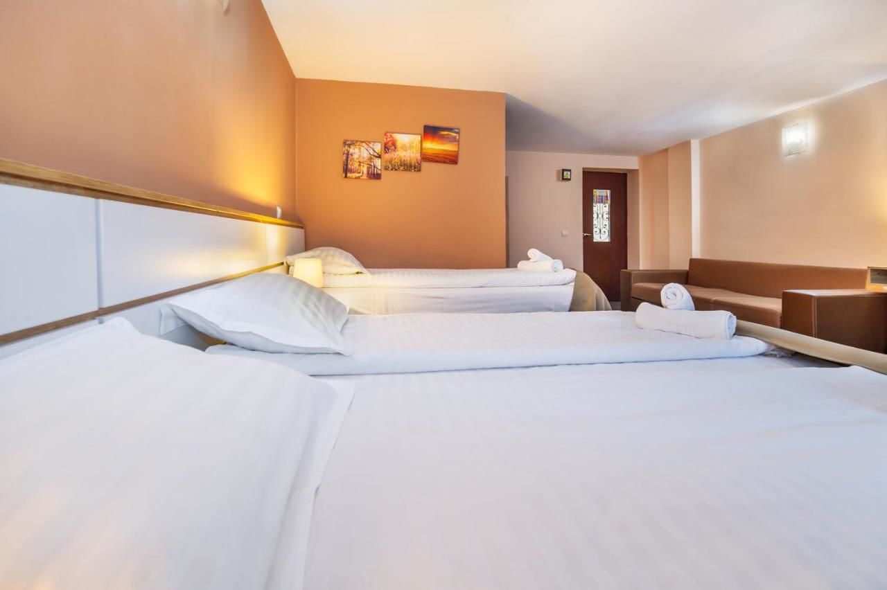 Отель Long Street Hotel Брашов